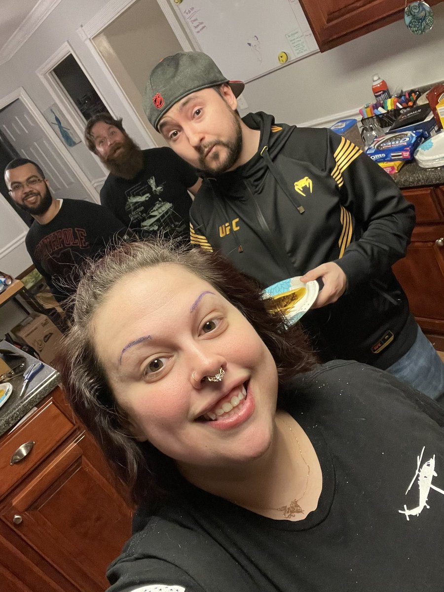 Time for tacos and board games!

@VampireVladd @SmoothChaos08 @x10ZYKMUSICx 

#DrinkWithTink #DrinkWithTinksFriends #Shenanigans #TacoNight #BoardGames