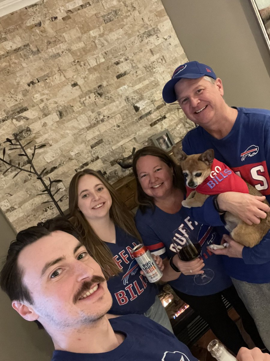 Rayzer1969_1's tweet photo. @BuffaloBills @MillerLite Go Bills from Georgetown Ontario! https://t.co/5o3YhUFkWT