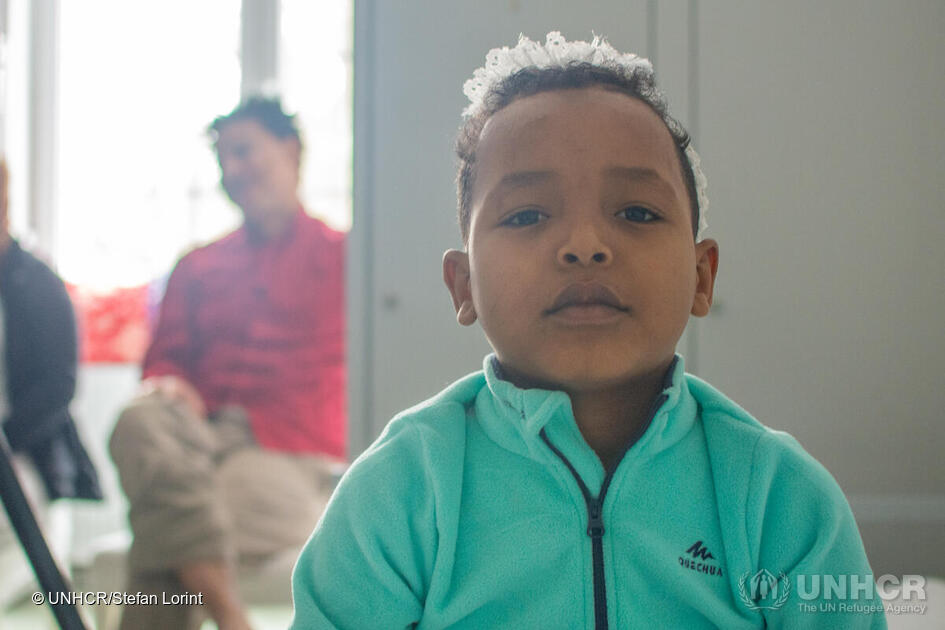 ACNUR_es's tweet photo. Casi la mitad de las personas que huyen de sus hogares son niños menores de 18 años. 

Ningún niño debería verse obligado a huir de su hogar. https://t.co/6OlgPmV8YN