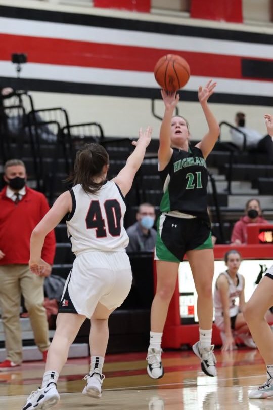 SMAC ‘25 ⁦<a href="/gracemadison06/">Grace Madison</a>⁩ knocked down 🔥🔥🔥🔥🔥 3’s to lead ⁦<a href="/HornetsGirlsBB/">Highland Girls Basketball</a>⁩ with 19 pts in their win vs Kent Roosevelt!! That’s a new career high for this young lady!!  🏀💯🤩 #SMACFamily #SMACNation
