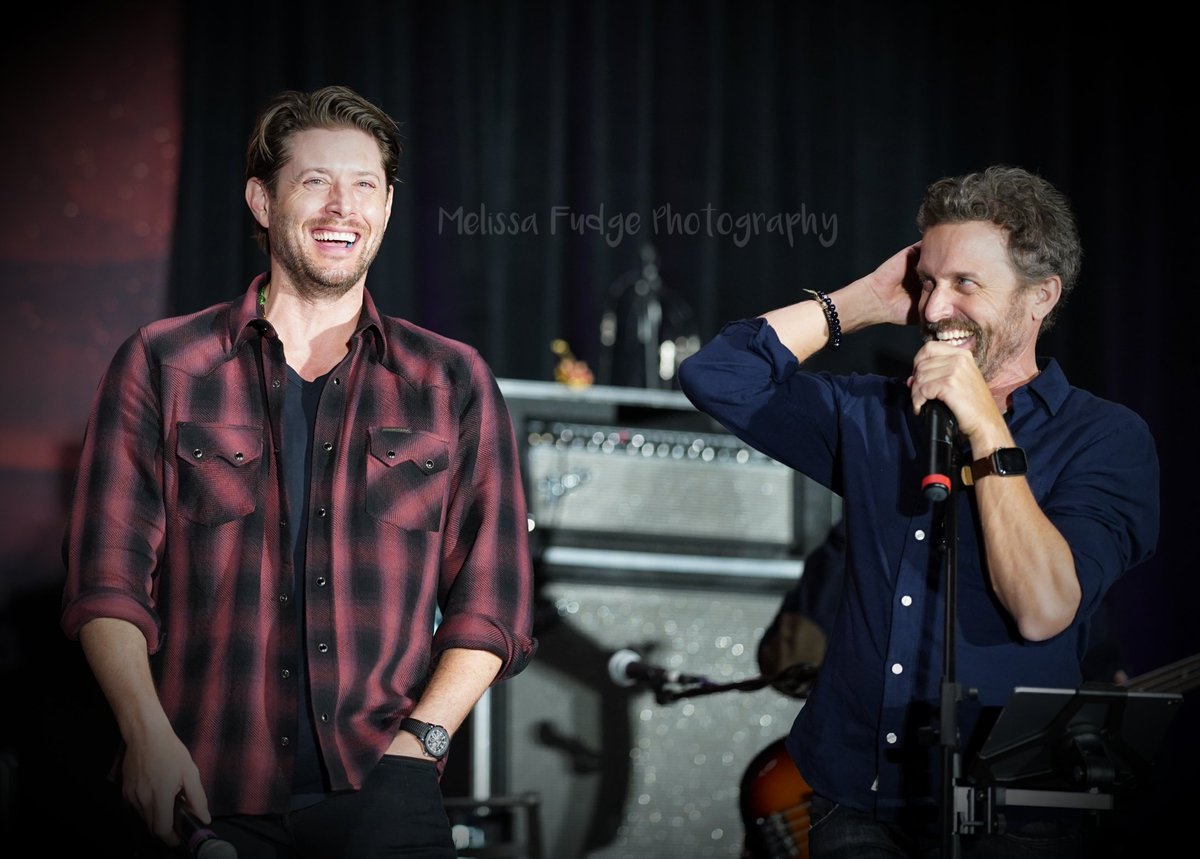 FudgeTexas's tweet photo. Rays of sunshine #SPNNola #SPNFamily #Robsen @JensenAckles @RobBenedict @CreationEnt #PerfectSmiles https://t.co/CekQZ48Wsm