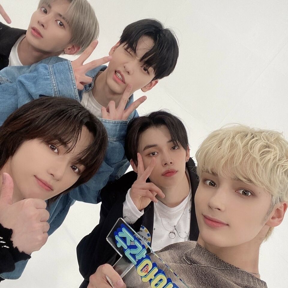 ⠀🜲   #𝕋𝕙𝕏𝕋   *   neɯ  .   .   єνєηт   /   𝕦𝗉 ❄️  𝐝𝐚𝐭𝐞   : #𝚂𝙴𝙴仙女座𝙻𝙸𝙶𝙷𝚃 

We came #𝐺oing𝖂a𝔻a𝐃a ! Nosotros no nos perderíamos ver a nuestra niña y a sus amigas debutar, felicidades, chiquitas, desde aquí las apoyamos. ♡♡