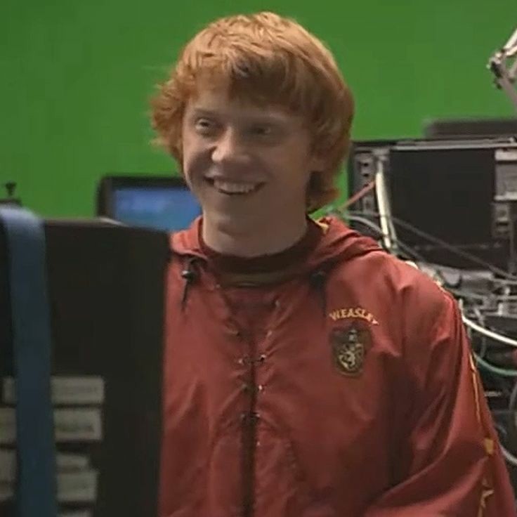 safeplaceron's tweet photo. ronald + quidditch = 💗 https://t.co/Vu92XbYIsr