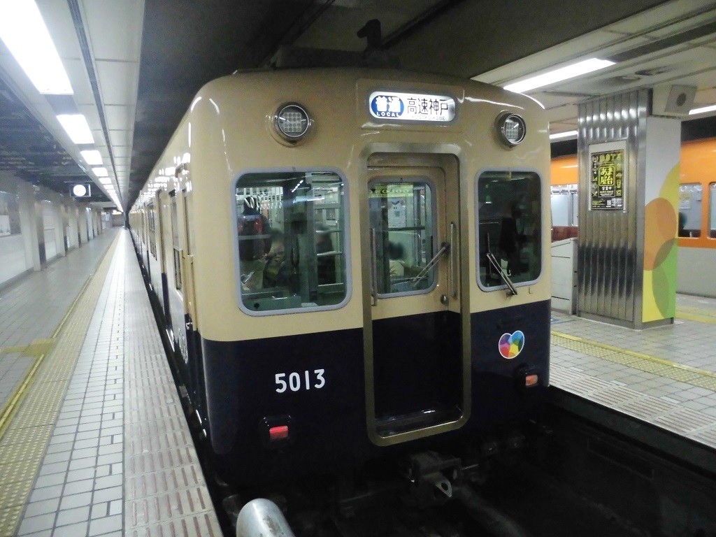 OTM_HS_JS5701F's tweet photo. 1枚目:阪神電鉄5001形5013編成🚃
阪神大阪梅田駅🚉にて撮影📷
2枚目:側面連結部付近の車両番号🎰(5013)
3枚目:阪神電鉄8000系8237編成🚃
阪神野田駅🚉にて撮影📷
4枚目:側面連結部付近の車両番号🎰(8237)
#阪神電車 #阪神電鉄 #5013F #8237F https://t.co/oypkuie3k5