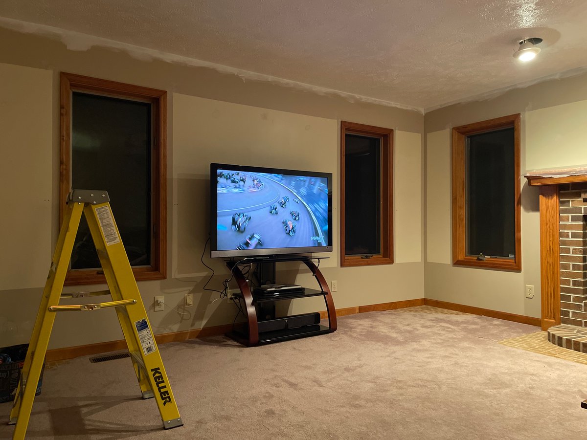 KBindycar's tweet photo. #ChiliBowl2022 #MAVTV  doing my usual during the chili bowl. This time painting the living room https://t.co/Gnt2ZCnxjD