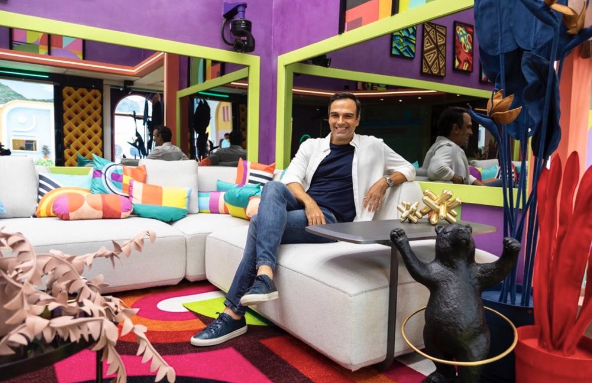 Dieime's tweet photo. O que acharam da sala da casa nova do #bbb? https://t.co/7H3Mf8QIhf