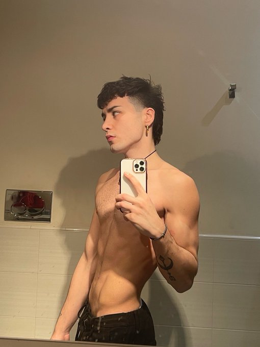 New haircut did snap in fact https://t.co/ZduV0nXS2d