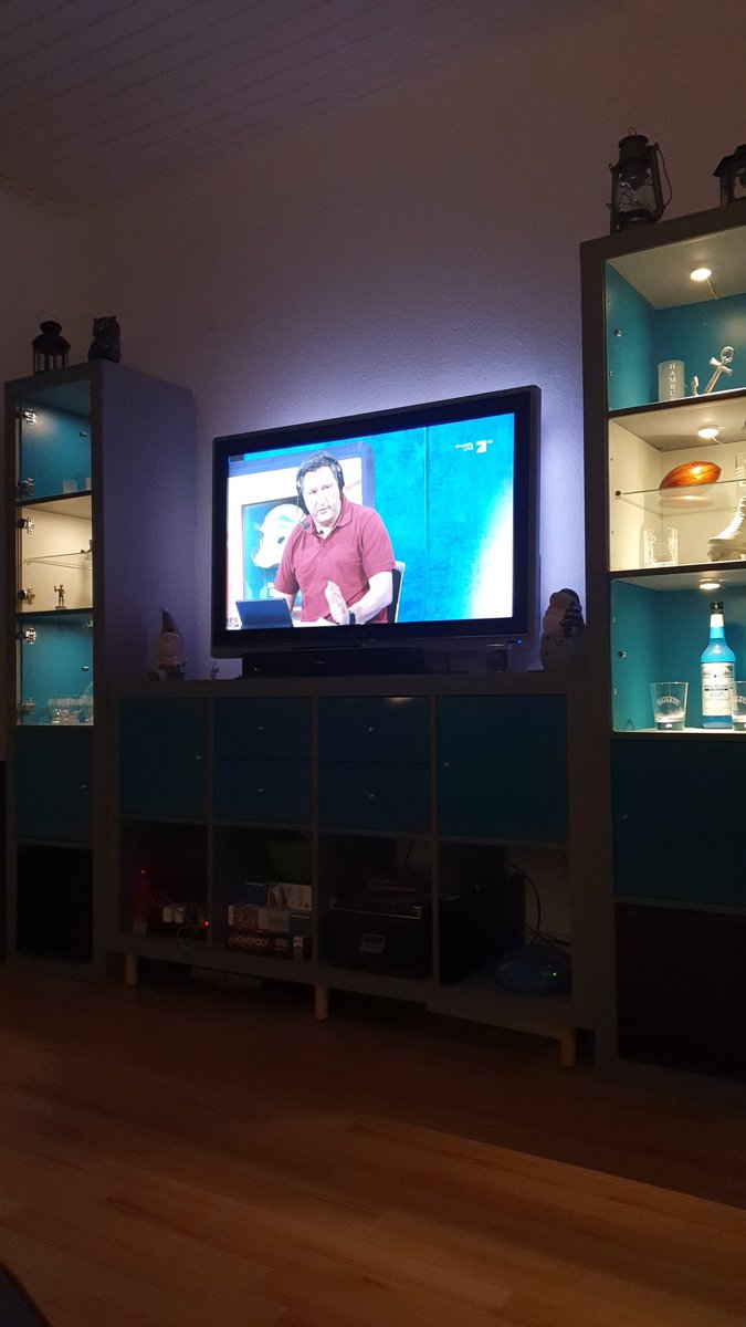 NaBre92's tweet photo. Von wegen alle Frauen sind schon im Bett! Also ich bin noch wach 👍🏻  #ranNFL https://t.co/WfPooZRrBd