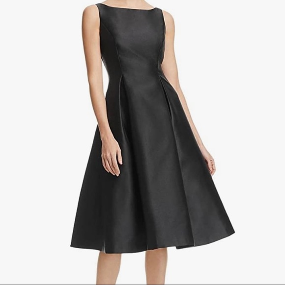 ishopsmartsave's tweet photo. So good I had to share! Check out all the items I'm loving on @Poshmarkapp #poshmark #fashion #style #shopmycloset #adriannapapell #nicolemiller: https://t.co/pzPUpNsQ0l https://t.co/vhfzWBDvha