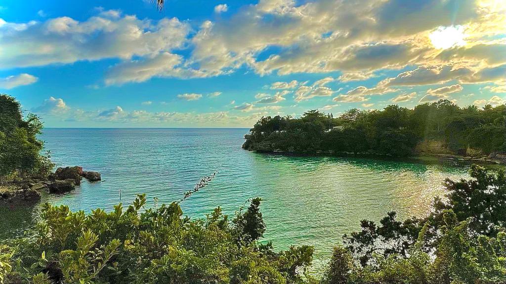 herlyneblaise's tweet photo. "Répondez avec une photo que vous avez prise, et qui ne contient ni personnes ni mots. Faisons un fil calme".
📍Hôtel #cyvadier, #Jacmel, #Haiti #NatureBeauty https://t.co/Ht173EjmNz