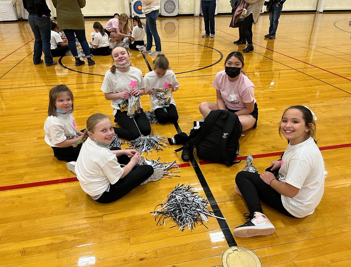 LNEStarStrutter's tweet photo. Thank you to all the AMAZING dancers who took part in our Junior Star Strutter Clinic today! 🌟💖 https://t.co/9cUmQeaoM5