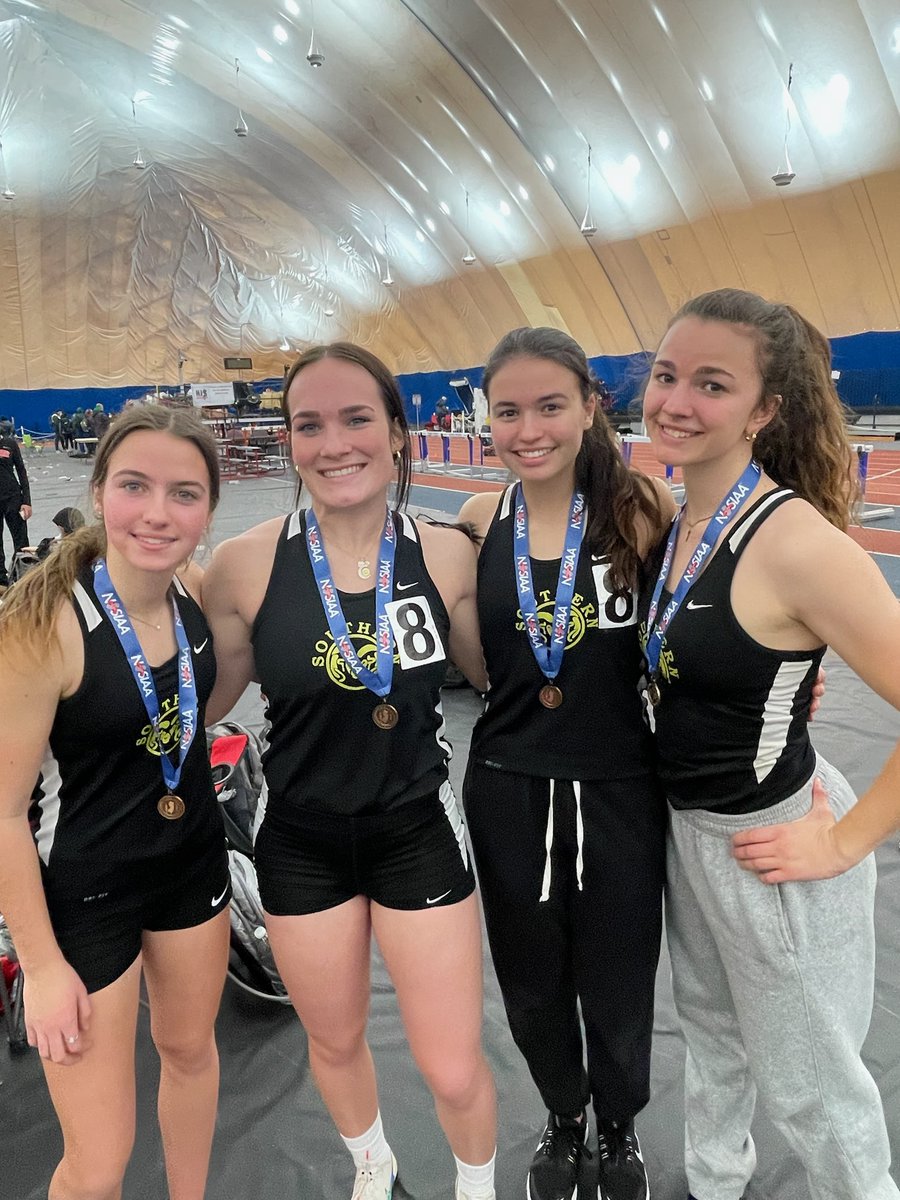 SRHSGirlsTFXC's tweet photo. 3rd place in the 4x4...great way to end a long day #StateRelays #Hammer #2022NJTrackandField https://t.co/2LRmzZEape