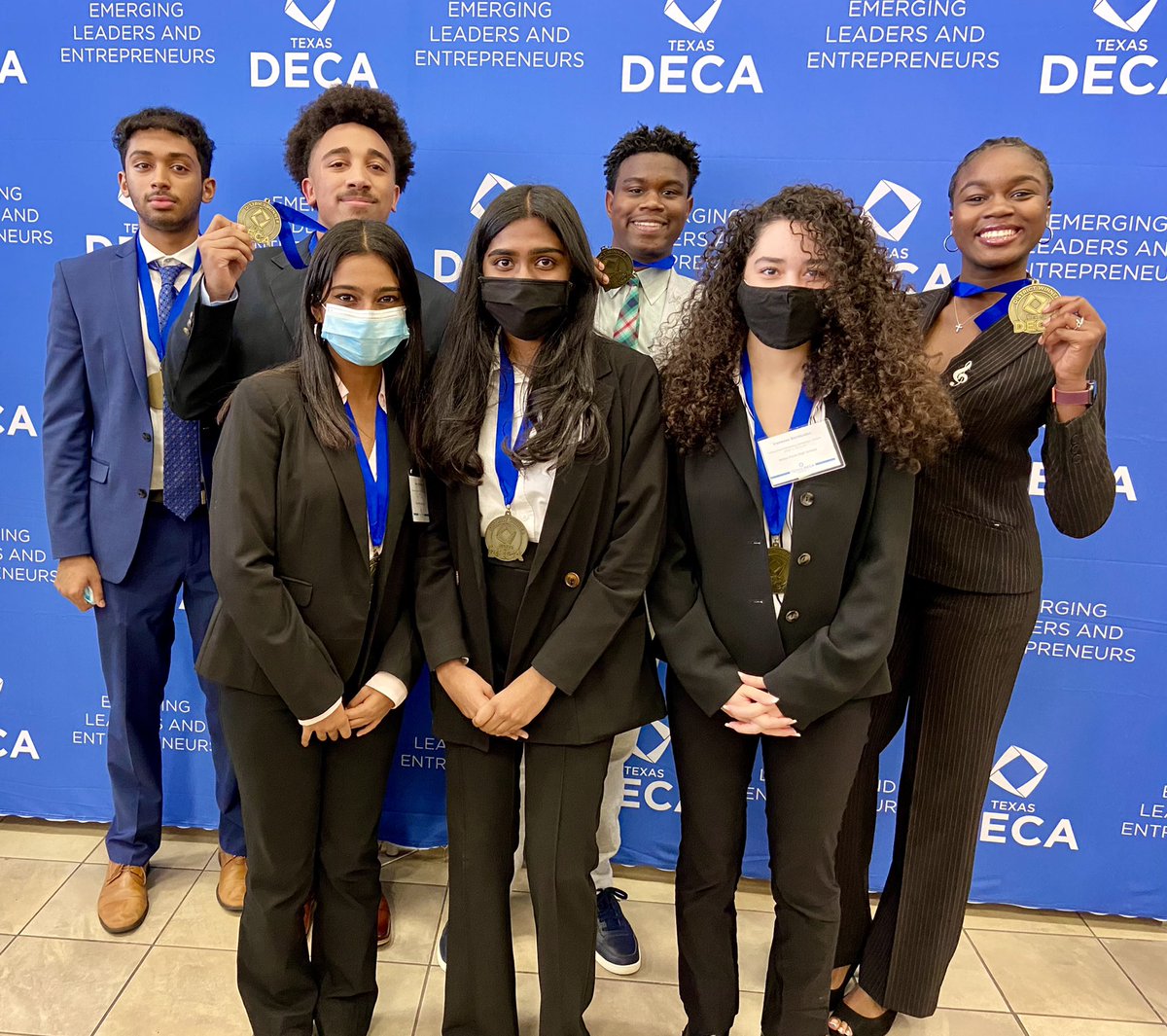 RPHS_DECA's tweet photo. RPHS DECA students compete F2F after an ALL virtual competition last year. 9 out of 11 students advanced to State competition and 2 other students advanced to Nationals after they placed 12th out of 900+ teams competing in SMG this year! #pantherpride #rphsdeca #statecdc https://t.co/XgazGdVl2w