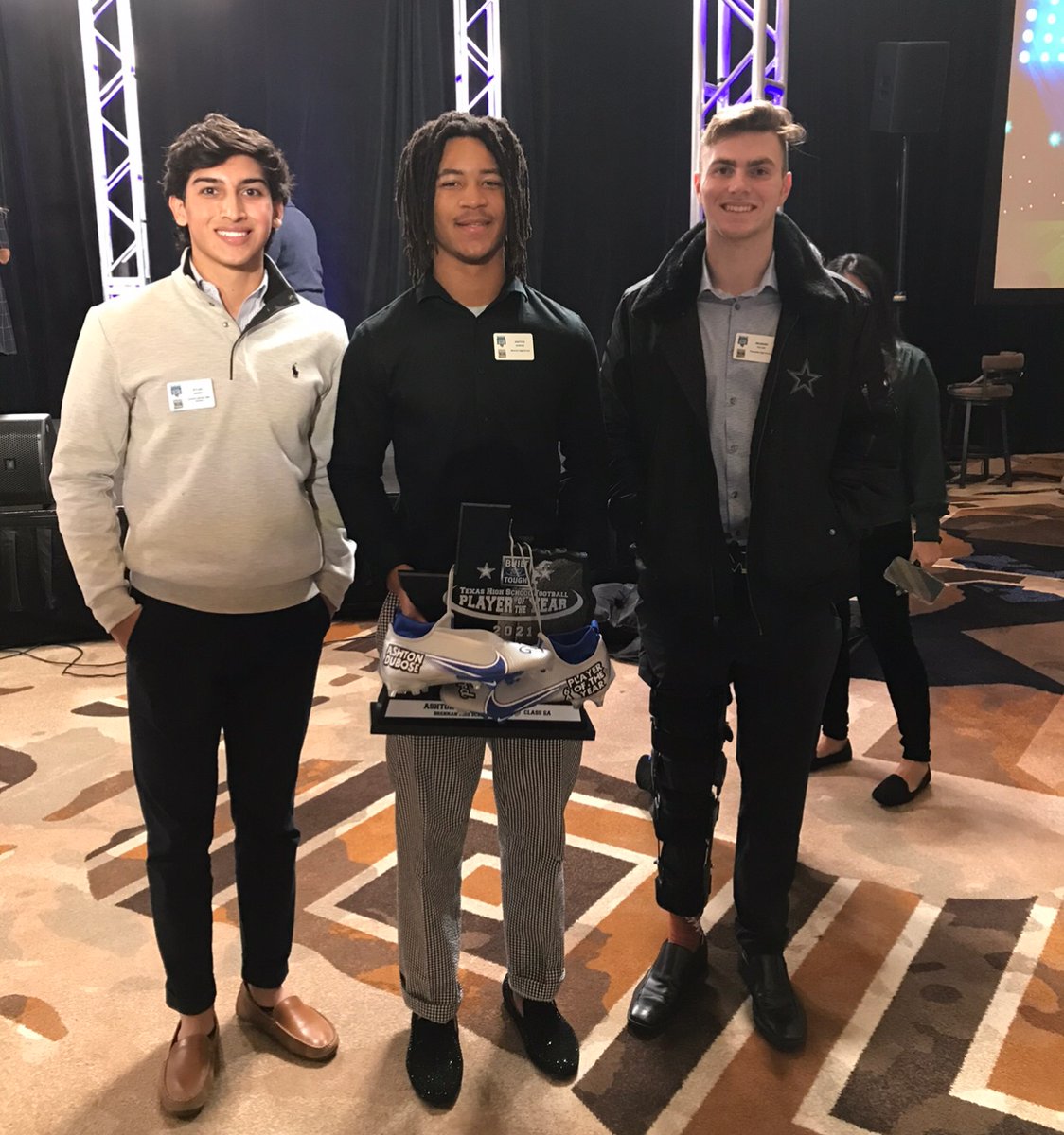 STX7v7's tweet photo. San Antonio was well represented tonite here in Dallas,TX. These young men are the definition of Hardwork and dedication. @GomezSylas2 (6A TAPPS) @AshtonDubose2 (UIL 6A) @BraedenFuller2 (UIL 5A) .
#recruitthe210 #dedicatedtothegrind
#fordPOTW #fordbanquet https://t.co/inFVf0ry0v
