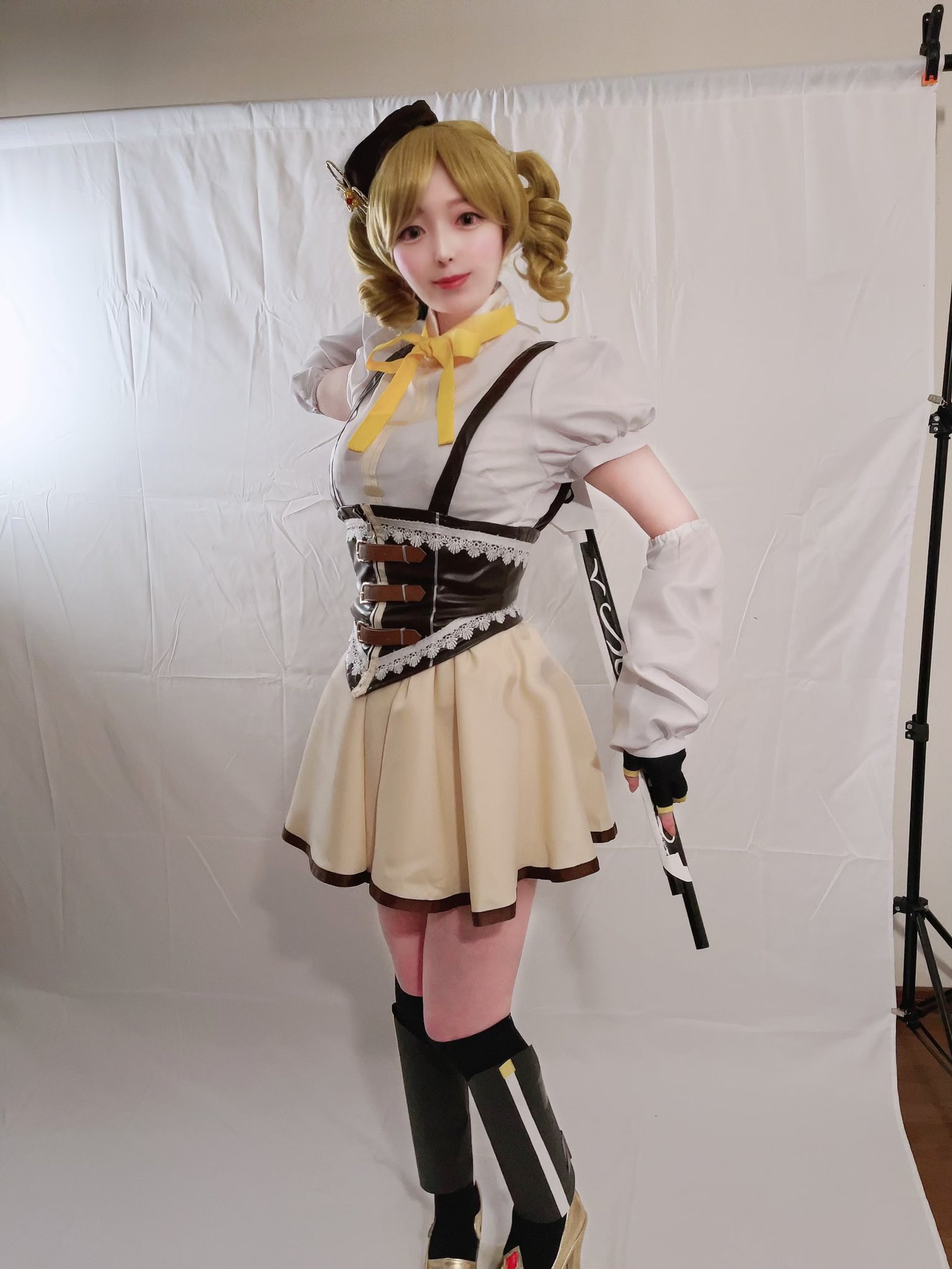 beautiful cosplayer mami madoka magica