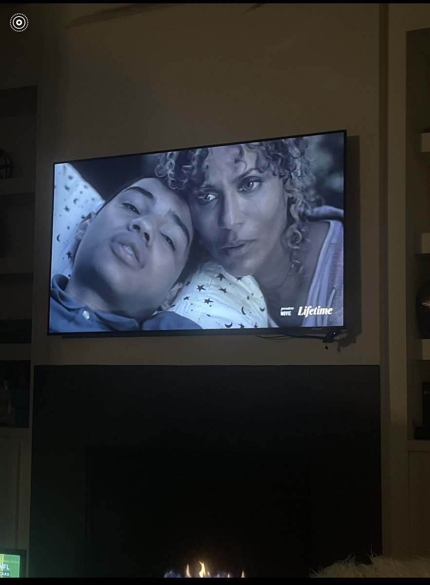 hollyrpeete's tweet photo. When @nicolearip  said: “Don’t you ever change who you are to make someone else feel comfortable! “ I FELT THAT 🔥🔥🔥 #SafeRoom @lifetimetv @BorisKodjoe directed the heck out of this! Nic and Nik are AMAZING https://t.co/NyPQd8cKlq