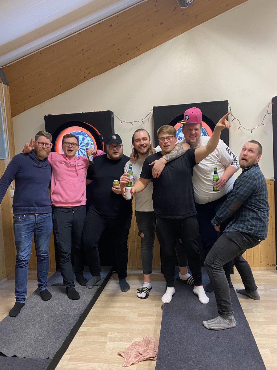 Aðdáendaklúbbur <a href="/tommisteindors/">Tómas</a> á Hvammstanga vill fá X977 jakkana í sölu eins og skot! 👑🎯👀