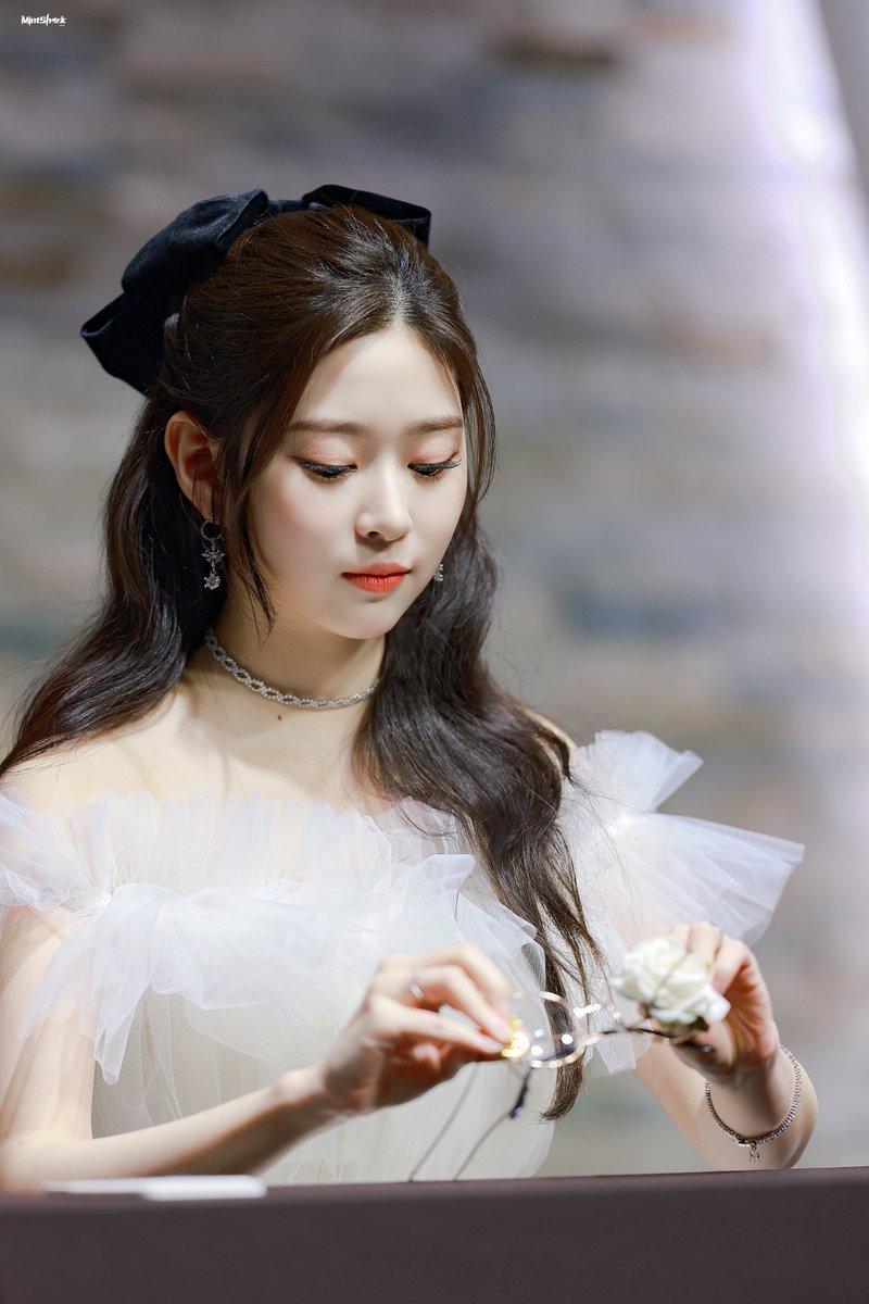 mintshark0205's tweet photo. 220115
🥽
@minju_official_ 
#김민주 #민주 #キムミンジュ #金珉周 #KIMMINJU #MINJU https://t.co/BTEQRcs6tO