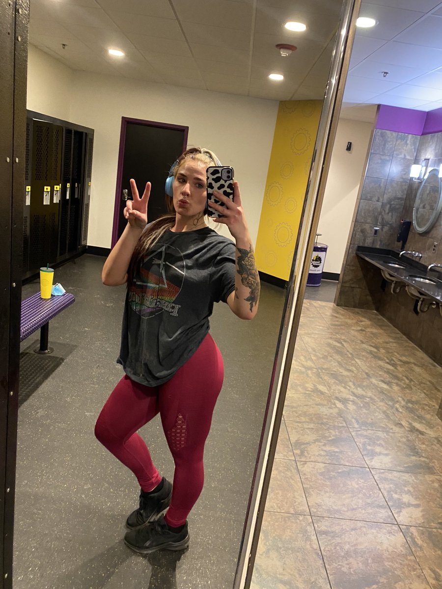 slammanthaa's tweet photo. Gym after 2 margs was a move https://t.co/rBZwhLOVPQ