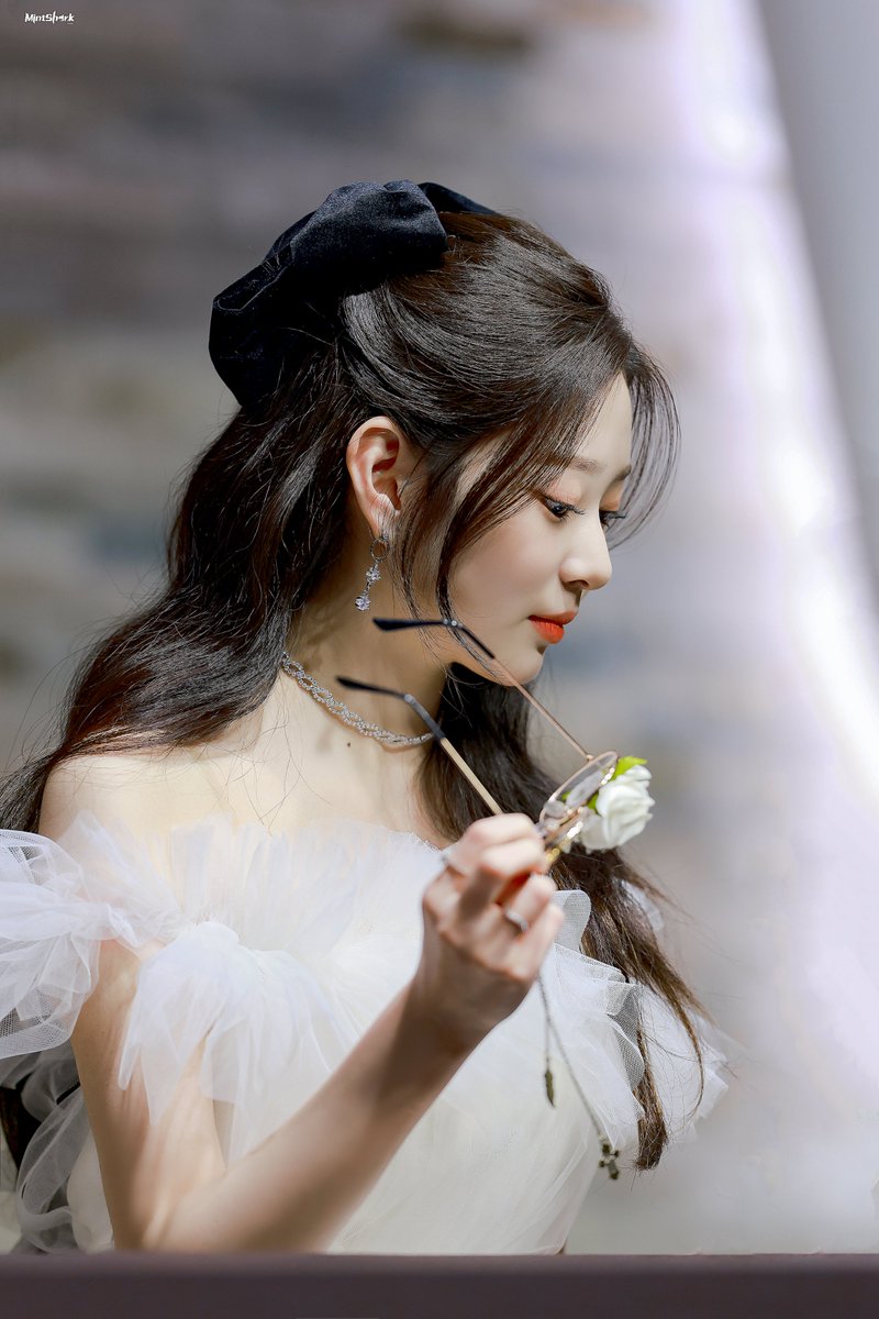 mintshark0205's tweet photo. 220115
🥽
@minju_official_ 
#김민주 #민주 #キムミンジュ #金珉周 #KIMMINJU #MINJU https://t.co/BTEQRcs6tO
