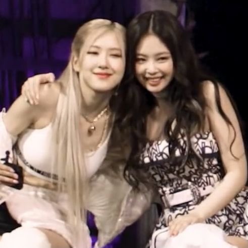iyongtinatangi's tweet photo. happy birthday jennie to my roji <3 https://t.co/wZxFjPWiKm