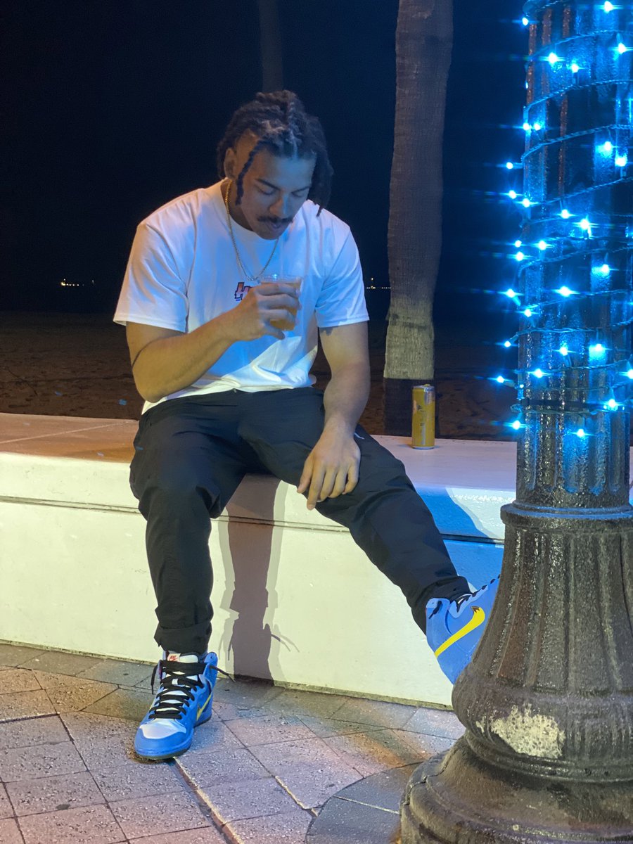 CryptoSnoop4's tweet photo. Hustle n Flow 💎💰🦬  #nikesb #Bulls #famila #2022takeover https://t.co/AWwPaG3amg