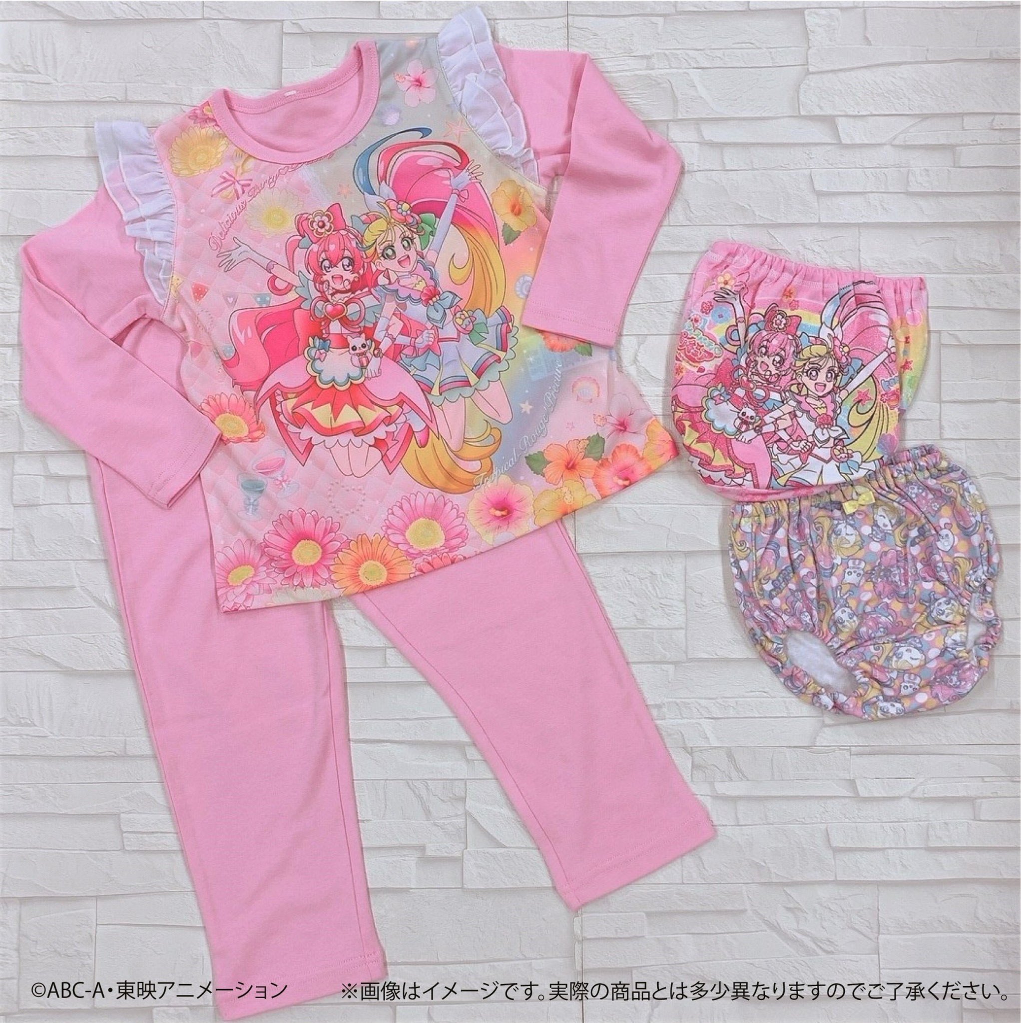 デリシャスパーティ プリキュア公式 キュアサマー と キュアプレシャス の2人がデザインされた スペシャルなアパレルアイテムが全国の衣料量販店にて発売中だよ みんなもお気に入りのお洋服でプリキュアを応援しちゃおう トロピカルージュ