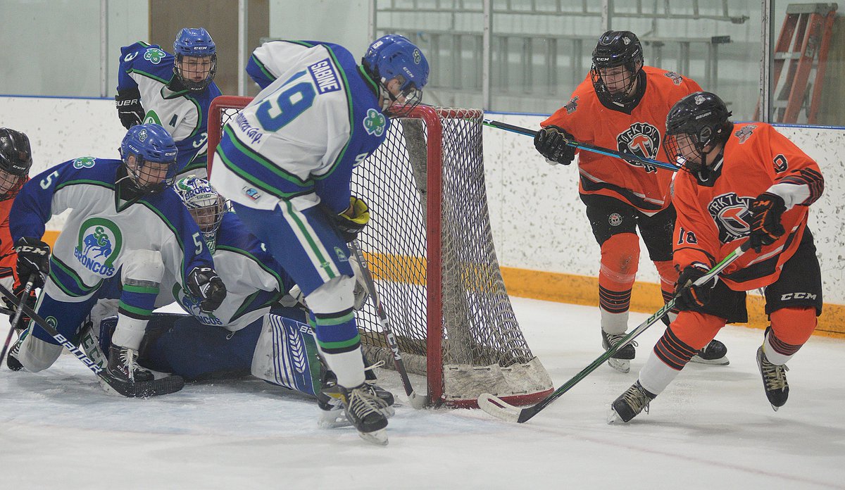 swbooster's tweet image. The Swift Current Abbey Resources U18 AA Broncos hosted the Yorkton Terriers tonight. The Broncos will host the Moose Jaw Warriors on Sunday at 5 p.m.