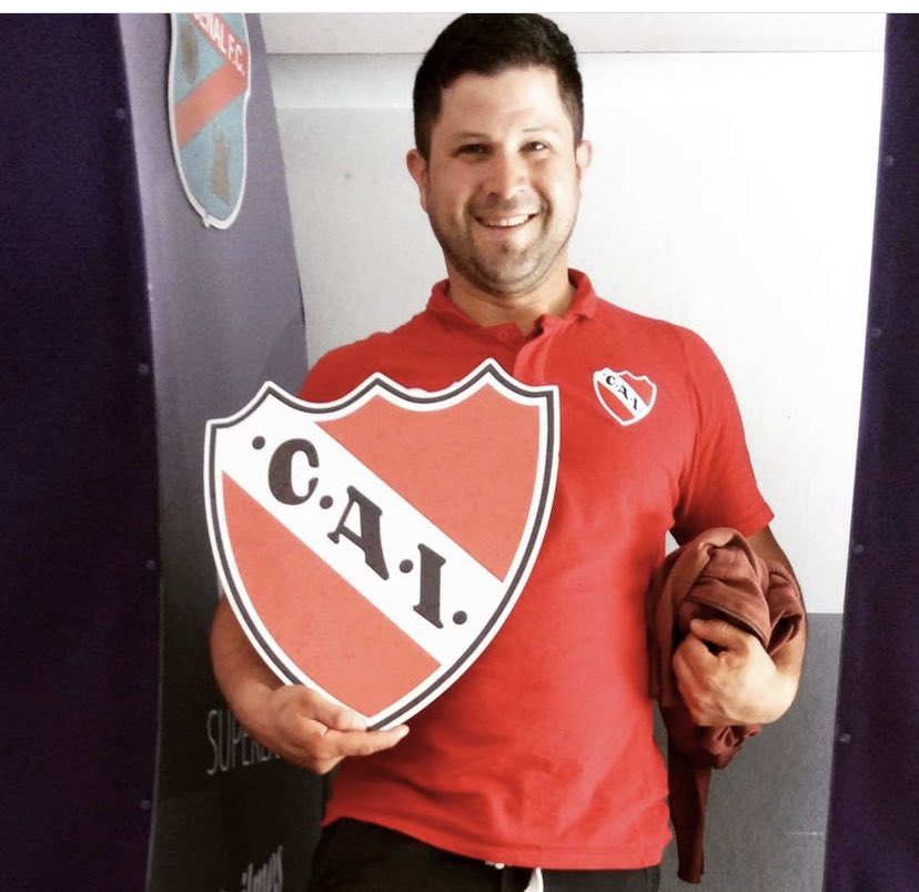 gastonedul's tweet photo. Juan Calvente no era barra brava. Era un hincha común. Hoy perdió la vida por un tiro cuando estaba en camino a la cancha. https://t.co/LTKnAQbvyH