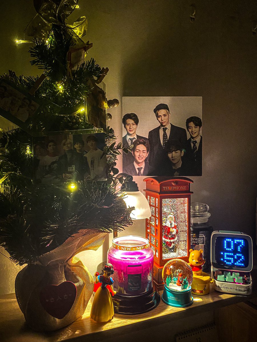 ForeverFive525's tweet photo. แน่นอนเลยว่าต้องเป็นกลิ่น Turquoise glass ตัวกลิ่นจะหอมแบบหวานๆ นอนหลับตาฟังเสียงพลุตอนเค้าท์ดาวน์เข้าปี 2022 บวกกับกลิ่นในห้องเป็นกลิ���นนี้แล้วรู้สึกสบายมากเลยค่ะ ยิ่งเวลาเหนื่อยจากการทำงาน ยิ่งทำให้ผ่อนคลายมากขึ้น��่ะ #เทียนหอมแยงกี้ปีใหม่นี้สุดฟิน #yankeeth @Yankee_TH https://t.co/Fz4EawRgCj