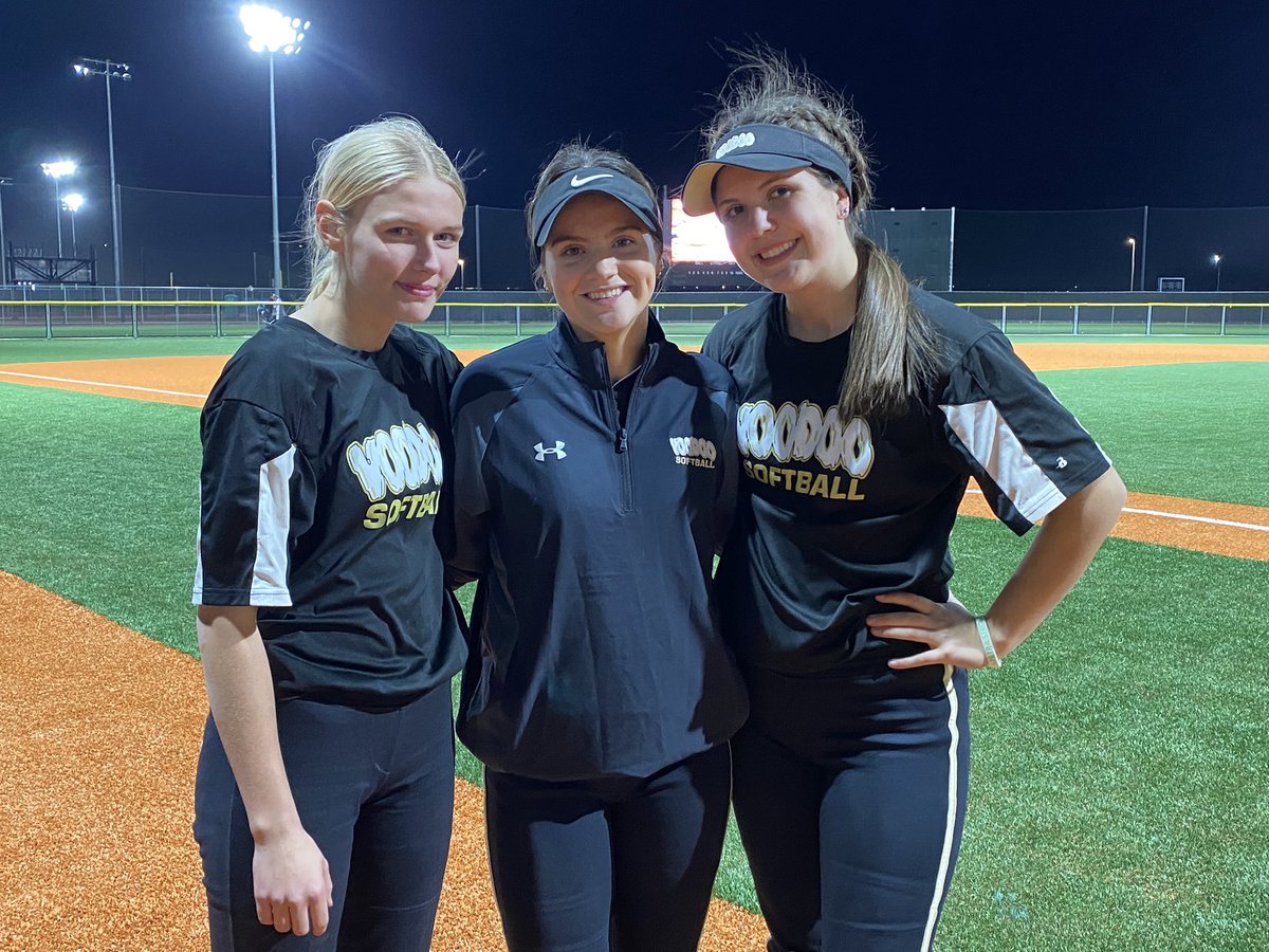 Wavoodoo's tweet photo. Went 2-1 today and these three were the 💣💣💣 bomb squad! Morgan Strain (2026), Annika Dayberry (2023), and Leslie Hines (2022)! @AnnikaD2023 @LHines2022 https://t.co/ptrkKUqehm