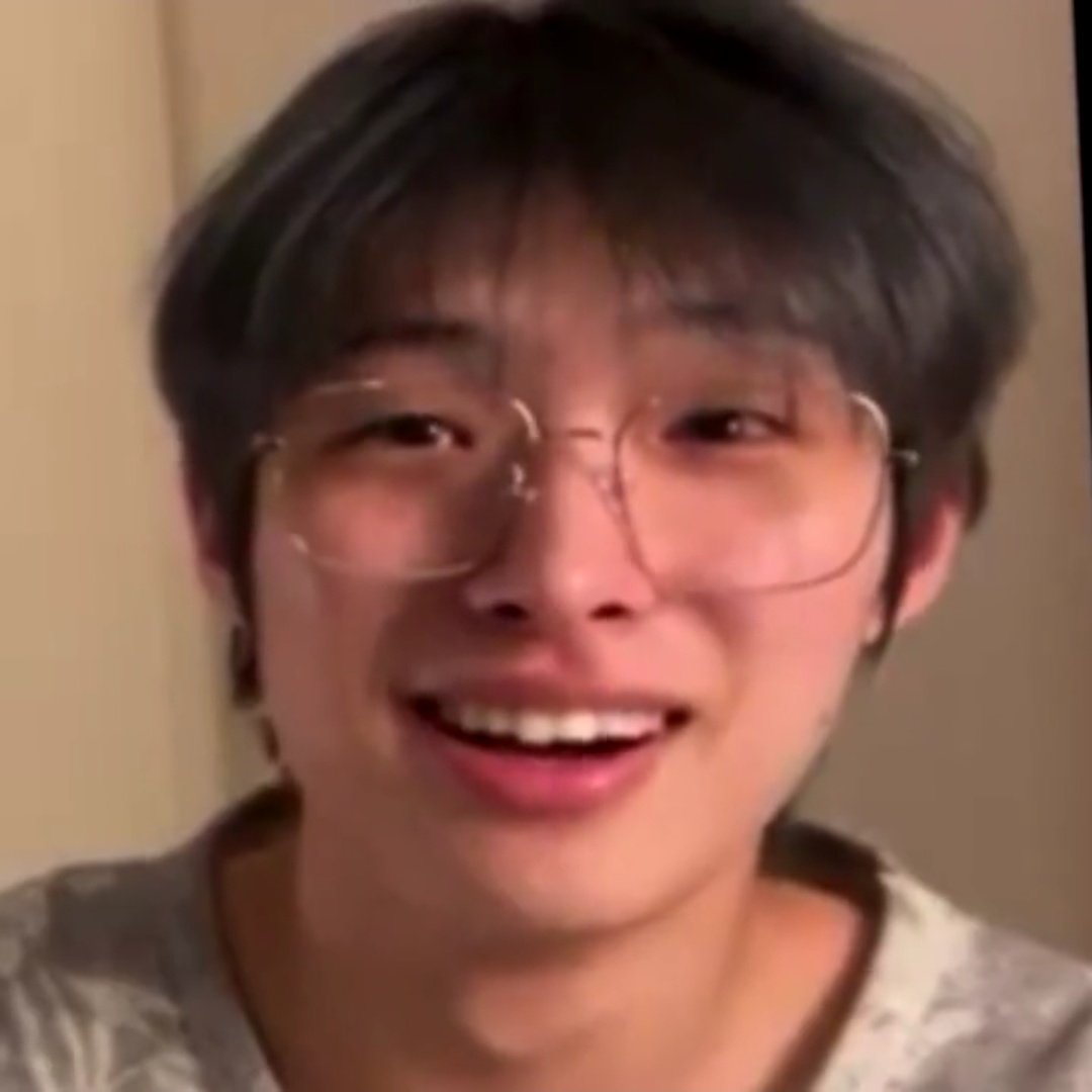 TAEPHR0DITE's tweet photo. 😭😭😭😭 https://t.co/kBv0yNzKQE