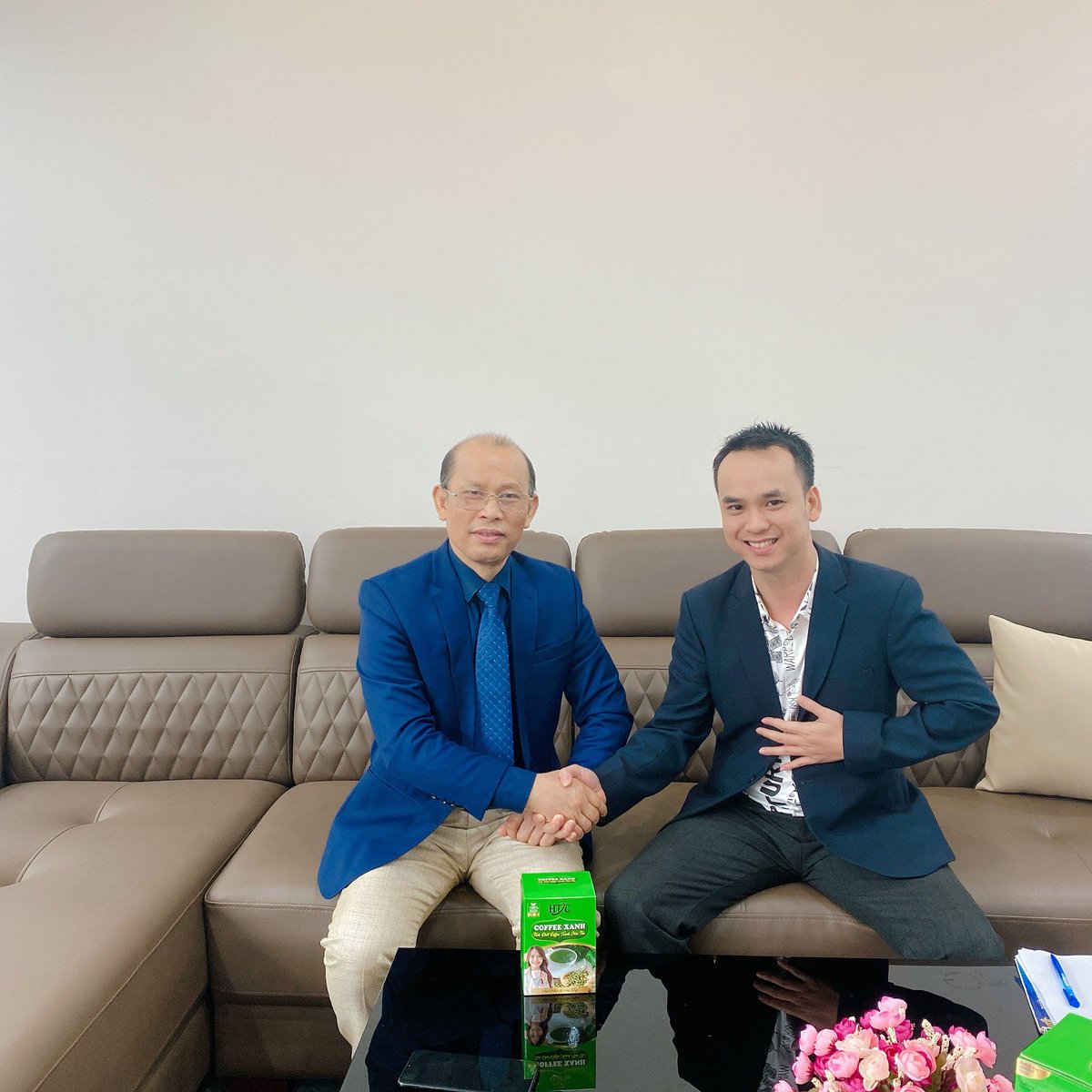kendyhay's tweet photo. - HTC là đơn vị tiên phong trong chuyển đổi số doanh nghiệp !
- Tự hào là đơn vị đồng hành và tài trợ trong diễn đàn chính sách doanh nghiệp 4.0 !
- Cảm ơn thầy đã giúp đỡ chúng em ! https://t.co/L2blygYRfd