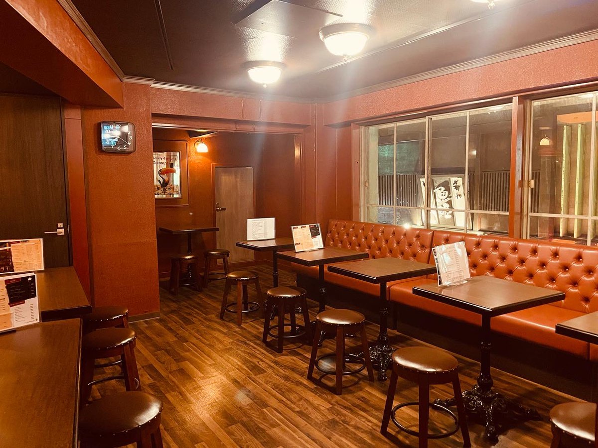 大衆酒場ラクダの姉妹店として「英国風パブ　キャメル」が宮下銀座にオープンいたしました🐫ウィスキーやビールなどが一杯税込400円から。席料お通しなしのキャッシュオンスタイルです。音楽は、水戸が誇るパンクの殿堂レコードノックスさんセレクトのかっちょいいブリティッシュミュージックです〜