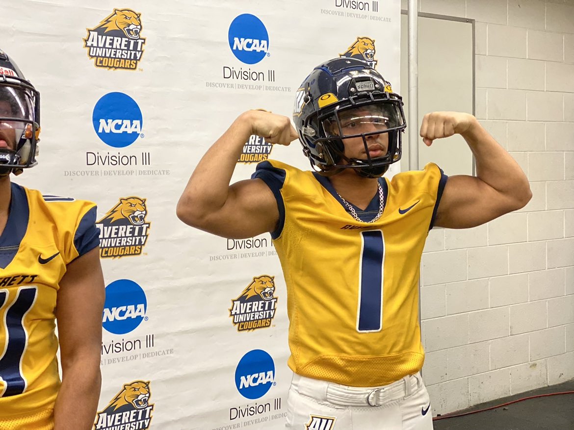 Blessed to receive my first offer to play football at Averett Univeristy. Thank you to the coaches for a great first visit🔵🟡 <a href="/AverettFootball/">Averett Football</a> <a href="/coachphenry/">Coach-Patrick Henry</a> @AUCoachClark <a href="/AverettUCougars/">Averett Athletics</a>