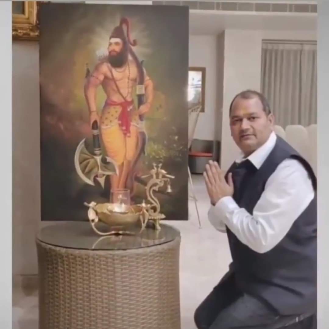 Santoshpandemla's tweet photo. सुप्रभात..
जय श्री भगवान परशुराम🙏
जय समाजवाद https://t.co/CzpOtkz9CD