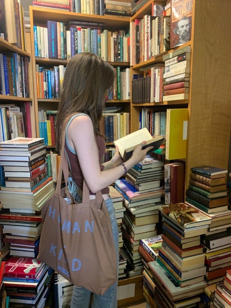 giksversion's tweet photo. ִֶ  . ˚ l i v r o s   l i d o s   e m  2 0 2 2  . ˚ִֶָ 

aos leitores que olham para as estrelas e desejam 

- thread 

#book #booktwt https://t.co/h8HgLq5YZJ