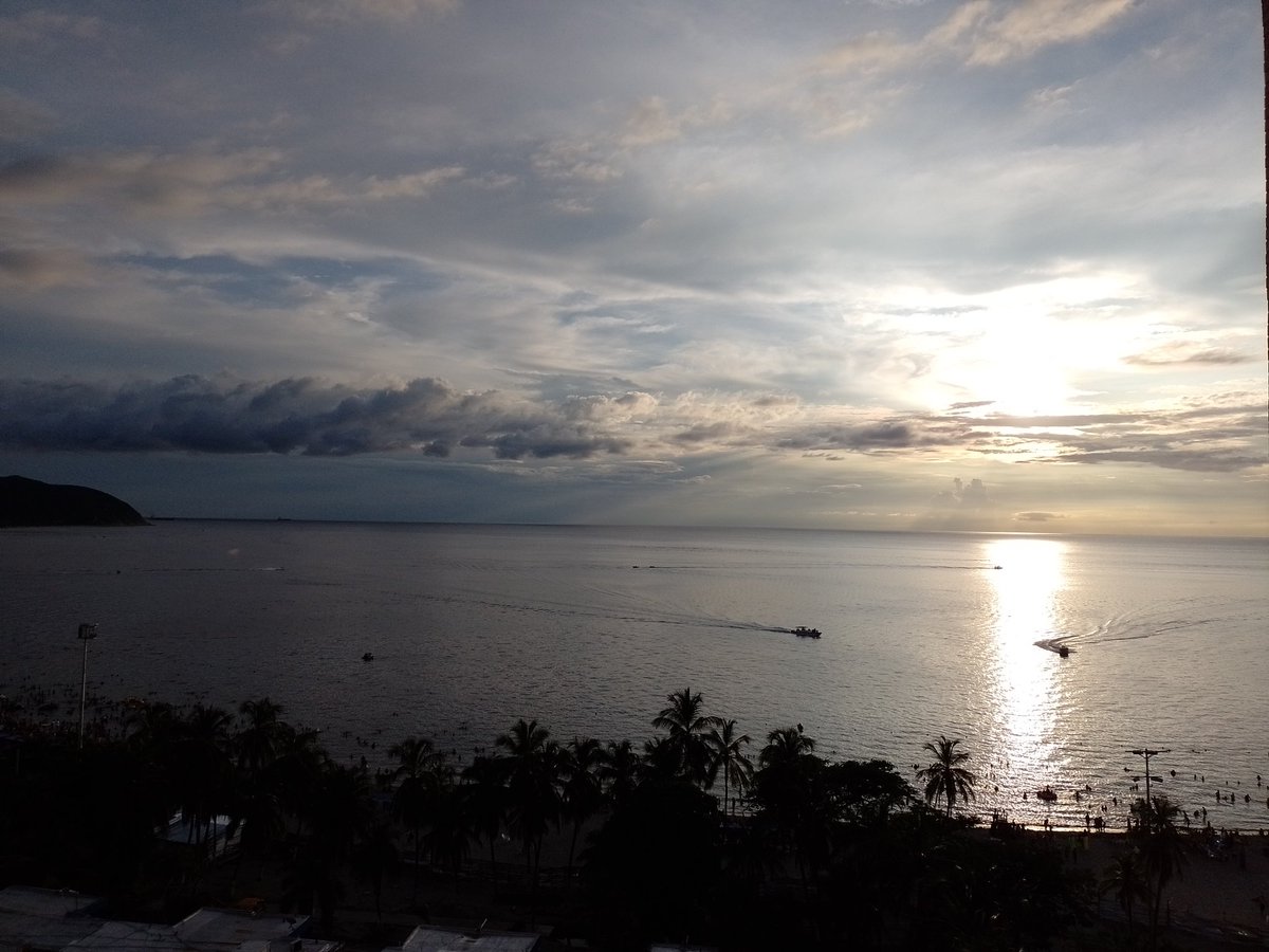 CProfunda's tweet photo. @SenalColombia Disfrutando de la playa, el mar y de la hermosa ciudad de Santa Martha #Colombia https://t.co/sWA62WJ3up
