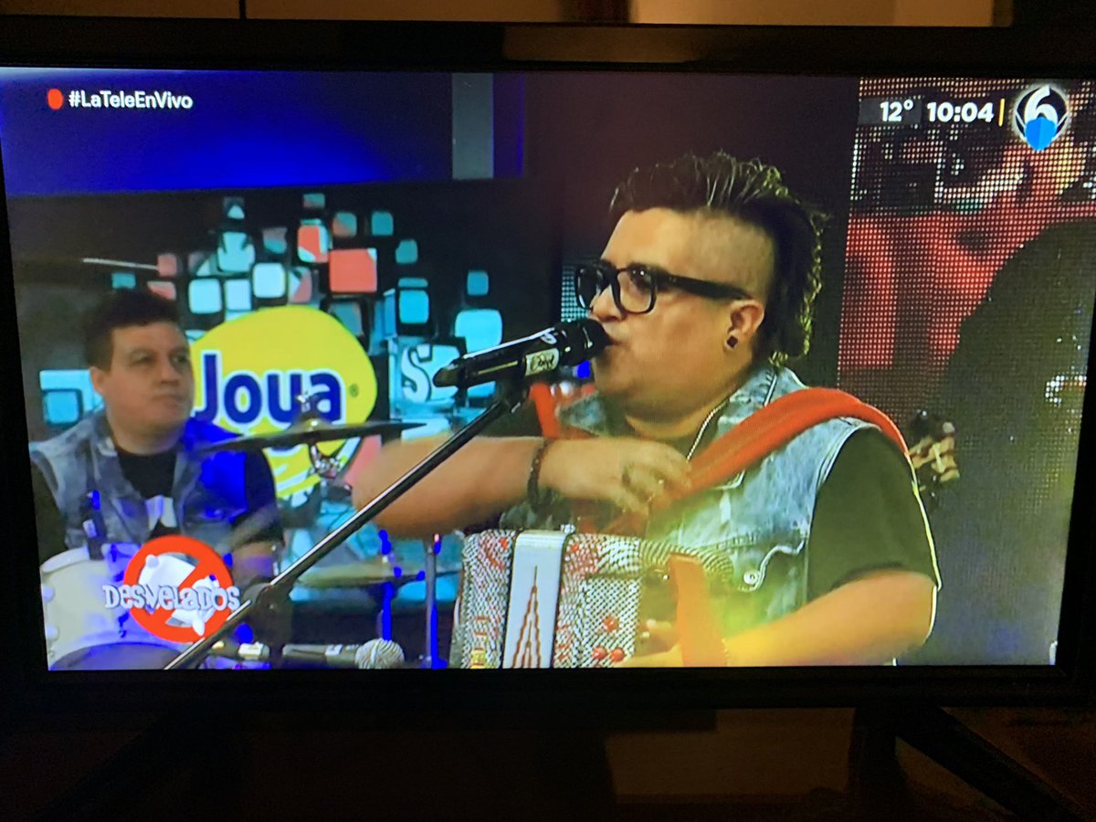 rudo_farias's tweet photo. #TV #Monterrey #Desvelados #JuanRamon #ElPlan Saludos bros de @ElPlan abrazo aquí los andamos viendo en @Desvelados_Tv saludos mi hermano @JRPalaciosChapa !!! https://t.co/5MpNilo8y0