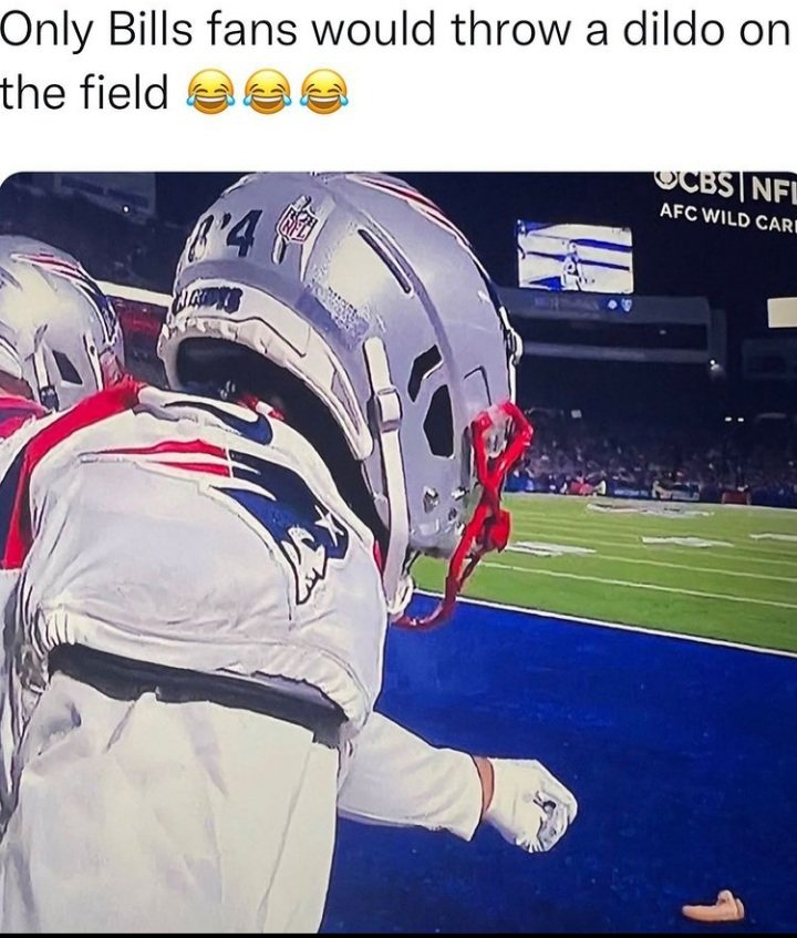 rock_giants's tweet photo. #Bills fans. 🤣
#BillsMafia
#BuffaloBills
#Billdo
#NFLTwitter
#BUFvsNE
#Buffalo
#NFL
#NFLPlayoffs https://t.co/JyHxHNHYPt