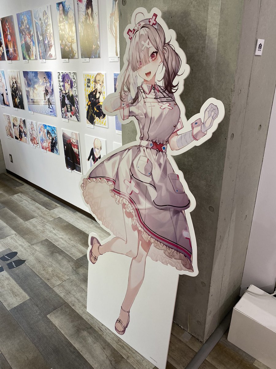 「かやはらママの個展来た〜
どの絵も見入ってしまって長居してしまった 」|まぶし@にじそ07のイラスト