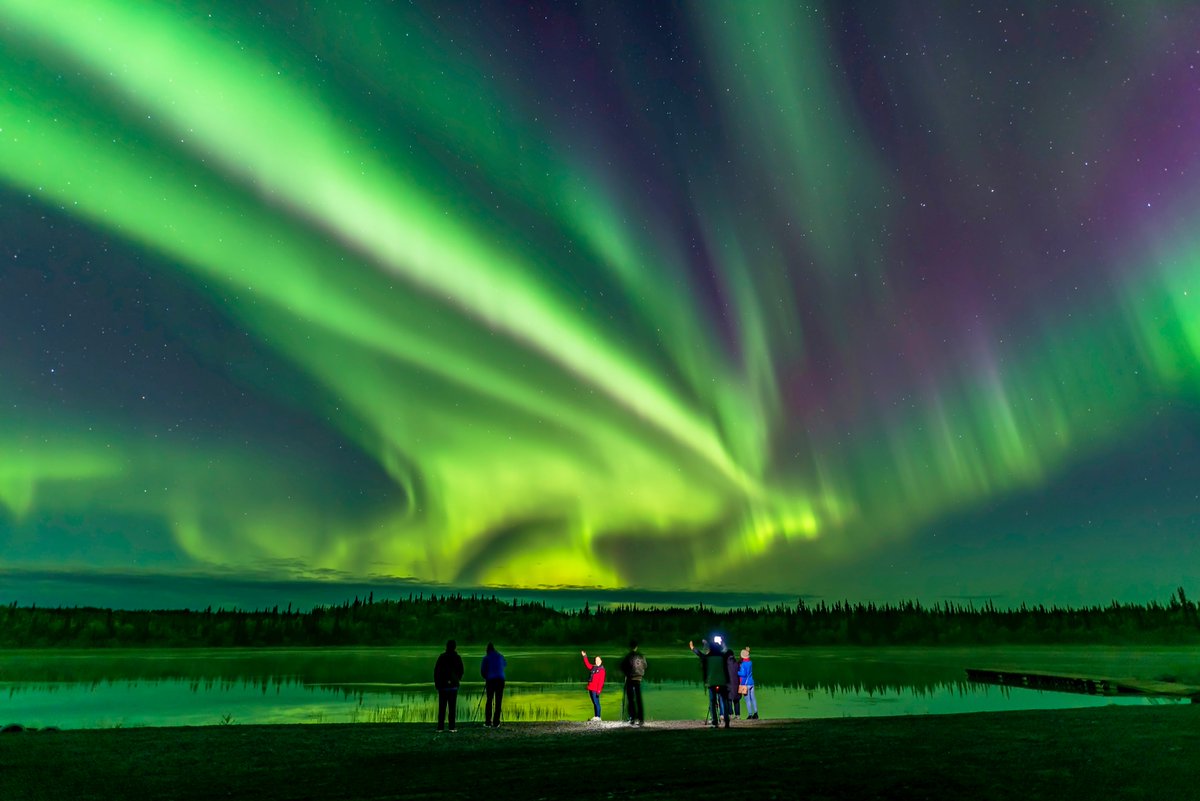 wavyfarmco's tweet photo. Imagine enjoying the Northern Lights strain , while watching the northern lights ✨🌌 https://t.co/V7xQH0a611
