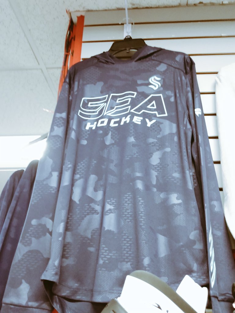 Hockeywolf Pro Shops tweet media