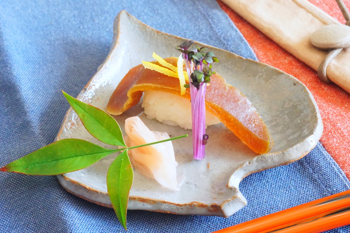 いただいた総本家きくやの奈良漬をお寿司にしました。今回は家の柚をあしらいました。