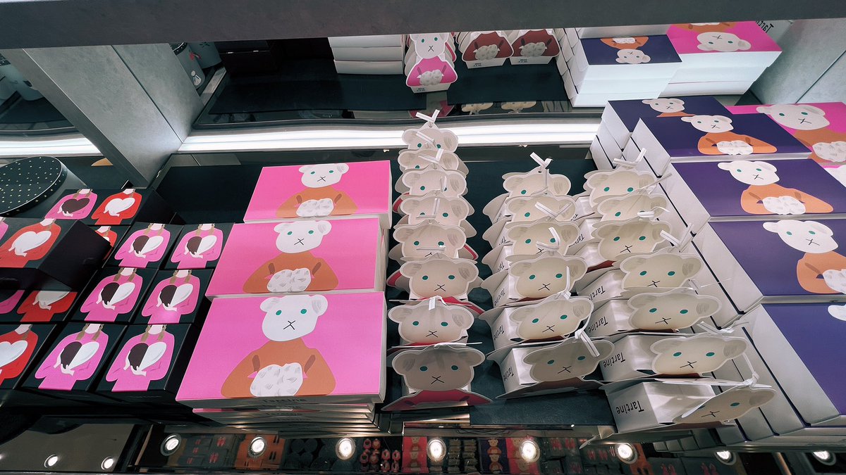 kirim's tweet photo. バレンタイン前にタルティンを買えた。この様子だと催事に行くのはちょっと怖いなぁ。 https://t.co/dvKrhNYB39