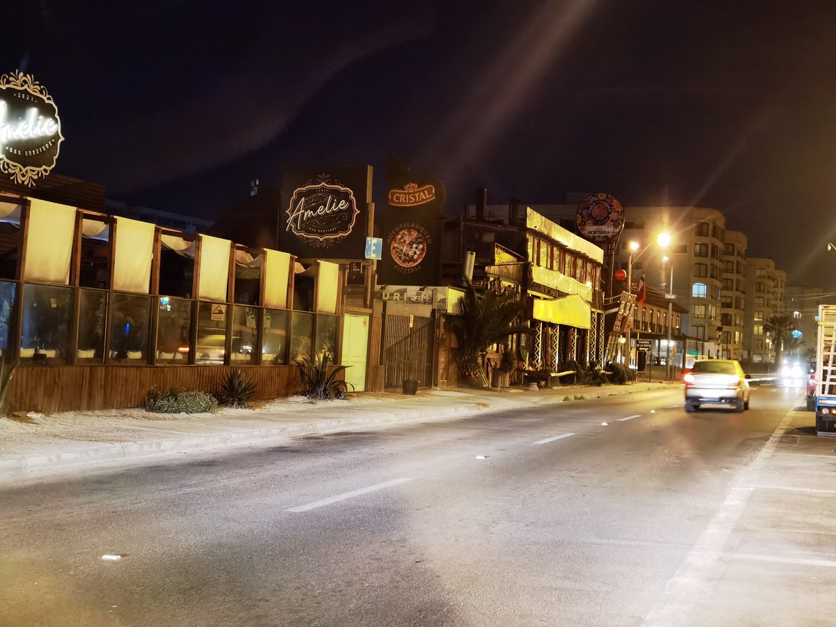 redcomunales's tweet photo. #Coquimbo #LaSerena 01.30 hrs un verdadero desierto se observa en  la Avenida del Mar desde el Faro hasta Peñuelas, tranquilidad esta madrugada, mar nuevamente se recogió varios metros https://t.co/S5JvSoWP7M