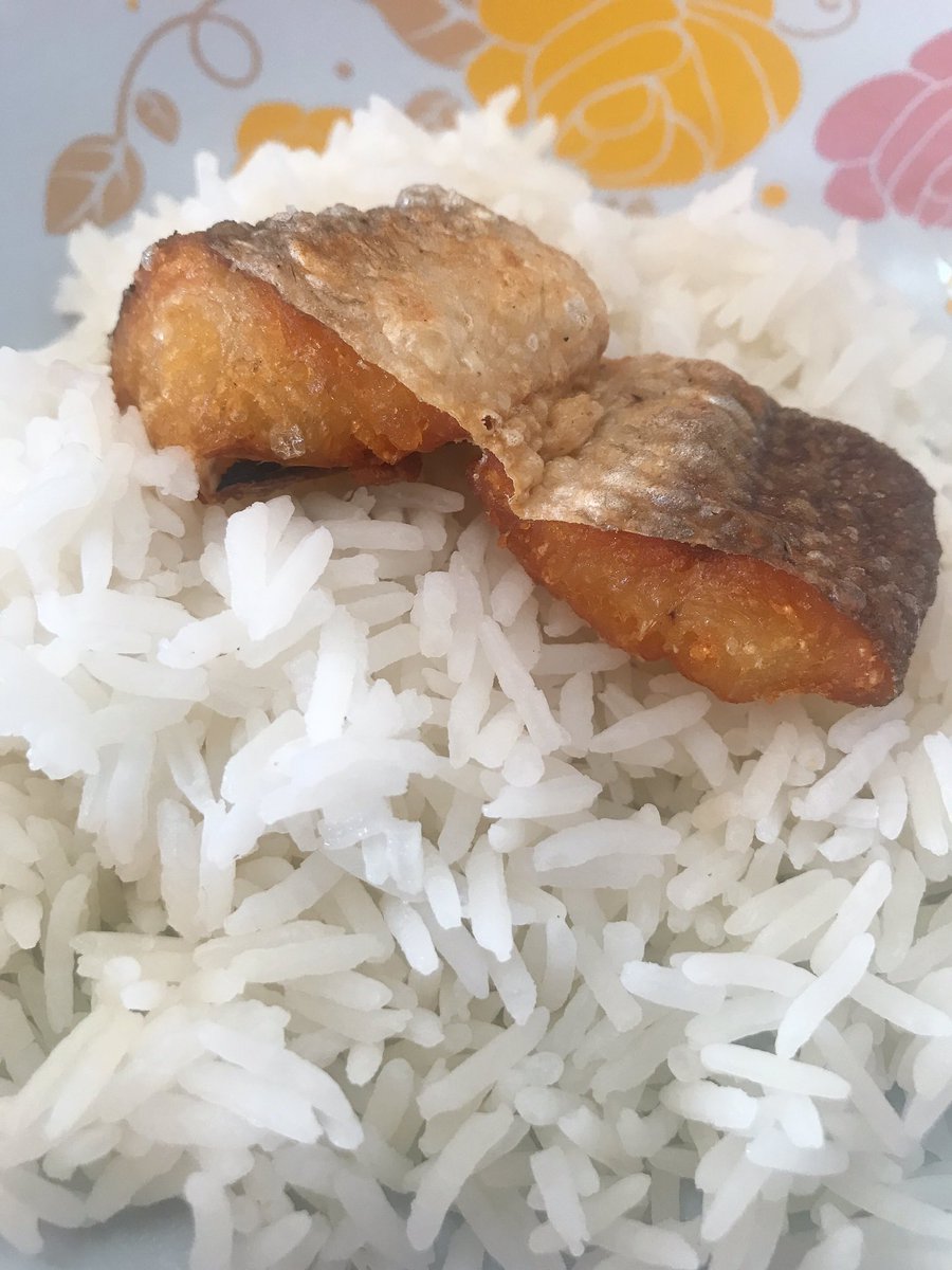JeabChick1's tweet photo. ข้าวปลาแกะ ….ปลาแดดเดียวไม่เค็มมาก ที่สำคัญคือปลาสด อร่อยลืมอิ่ม 😋 https://t.co/4pVBz2XFul