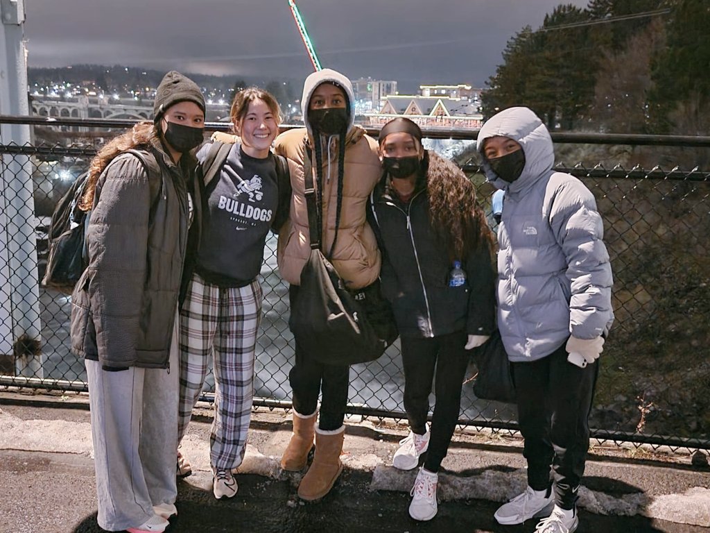 TrackHawaii's tweet photo. Hawaii Athletes in Spokane, WA for the Spokane High School Invtational.  winter coats, gloves and UGGs. We're not in Hawaii anymore. 
#SpartanTrackClubHawaii
#Hawaii #TrackAndField https://t.co/CbWuzH1x88