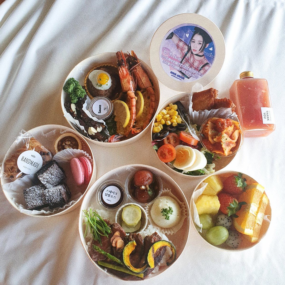 HKRsupporters's tweet photo. ⠀
:¨·.·¨:
 `·.  #히카루 의 인기가요
       도시락 서포트에 함께했습니다

맛있게 먹고 오늘 무대도 파이팅 💕
⠀ https://t.co/zVdTN7rRLZ