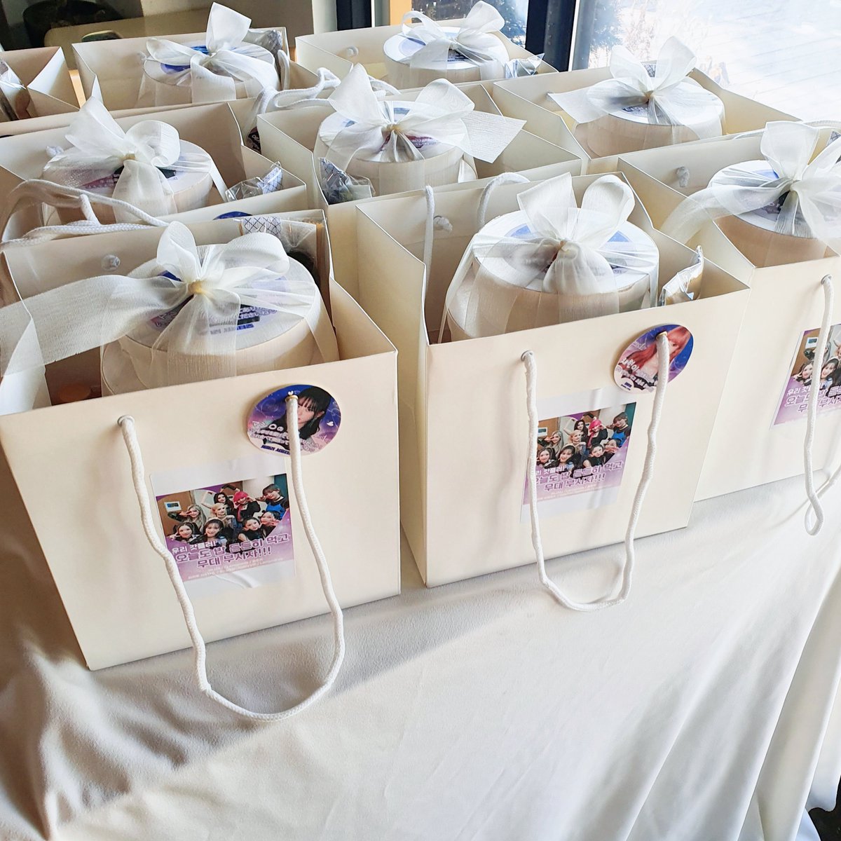 HKRsupporters's tweet photo. ⠀
:¨·.·¨:
 `·.  #히카루 의 인기가요
       도시락 서포트에 함께했습니다

맛있게 먹고 오늘 무대도 파이팅 💕
⠀ https://t.co/zVdTN7rRLZ